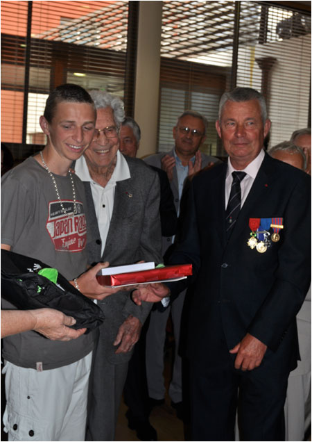 Mickaël, matelot des expéditions 2011, reçoit le prix de la légion d'honneur ! 