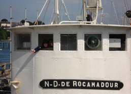 Les matelots visitent les bateaux du Port-musée