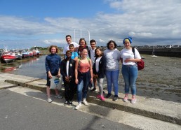 Notre groupe à côté des bateaux de pêche