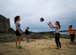 Quelques passes de volley-ball sans filet