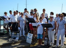 Les Matelots avec le groupe « Vents et Marées »