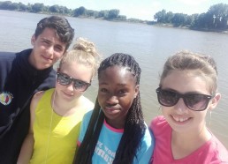 Pierre, Maëva, Djénaba et Alyssa « en Seine » Pierre, Maëva, Djénaba et Alyssa « en Seine »