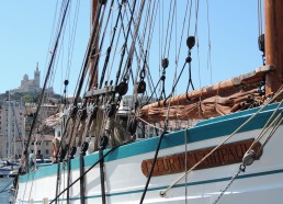 Notre-Dame de la Garde veille sur le bateau