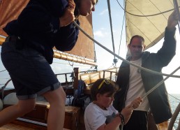 Emma, Anne-Flore et Frédéric hissent les voiles