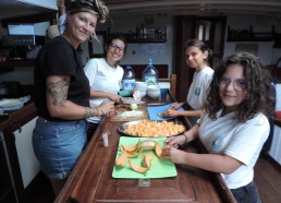 Ça bosse en cuisine, on attend des invités !