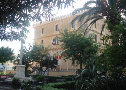 La place et la palais municipal de Ventotene