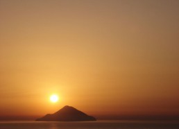 Coucher de soleil sur les îles d’Alicudi