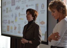 Mme EMDIN, directrice du programme Create Joy du groupe Vivendi explique le soutien apporté à l’association