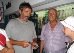 Michel demande à Bartolomeo de souder une pièce pour le Patriac’h 