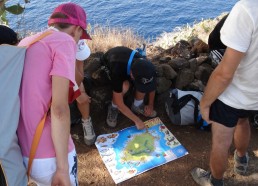 Les matelots découvrent le chemin côtier d’Ustica