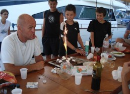 Les matelots ont préparé une fête pour Charles, notre premier capitaine qui nous quitte… 