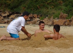 Bain de sable pour Hugo et Gatien