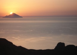 Coucher de soleil sur les îles d’Alicudi