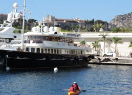 Un peu de kayak au pied du Palais princier