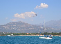 Parachutiste ou champignons dans le ciel ?!