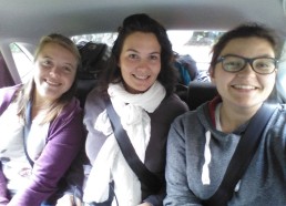 Aziliz, Charlotte et Ludivine dans la voiture pour Nantes