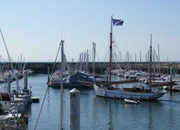 Manœuvres dans le port de Pornichet avant l