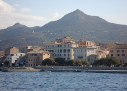 Arrivée sur l’île Rousse