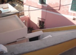 Ruelle et escaliers à Ventotene