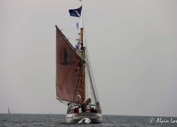 Le Notre Dame des Flots, taille sa route - Photos © Alain LORET