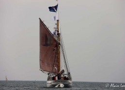 Le Notre Dame des Flots, taille sa route - Photos © Alain LORET