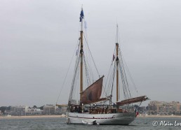 Les Matelots hissent la grand voile - Photos © Alain LORET