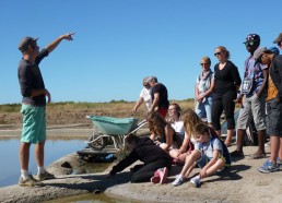 Pierre, nous accueille pour visiter sa saline