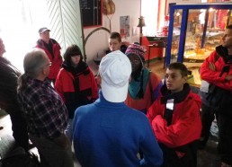 Les matelots avec Jean-Pierre KERLOCH dans le musée de la SNSM de l’île de Sein