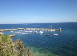 Point de vue sur le port de Houat