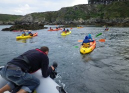 Les Matelots longent la côte est de Belle Ile