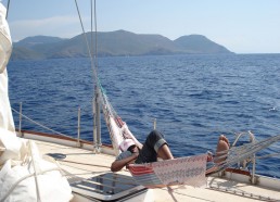 Cynthia en pleine action pendant la navigation