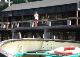 Régis filme la visite des bateaux du Port-musée