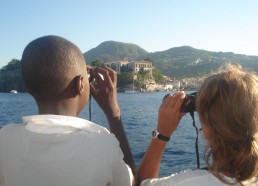 Seydy et Estelle scrutent la citadelle de Lipari