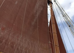 La grand-voile est montée