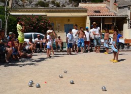 Sur le terrain officiel de pétanque de Morgiou