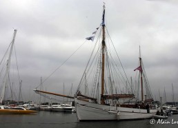 Le Notre Dame des Flots vient de larguer ses amarres - Photos © Alain LORET