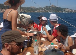 Grande tablée sur le pont du Patriac’h, face à la Sardaigne 