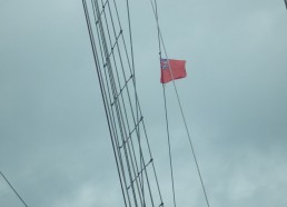 Le drapeau anglais flotte sur le Bora Bora
