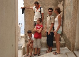 Les matelots visitent la citadelle de Calvi