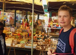 Louis et Idrissa au marché de Granville