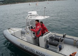 Deux agents du Parc naturel marin d’Iroise rendent visite aux matelots