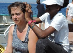 Séance de coiffure par Hawa