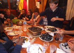 Soirée moules à bord du Bora Bora