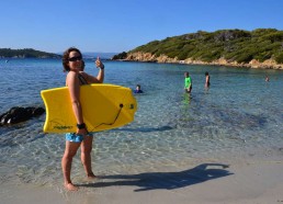 Flore prête pour surveiller la baignade