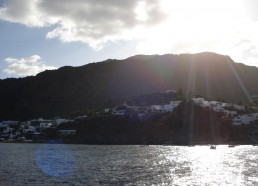 Le petit village au dessus du port de l’île de Panarea