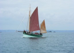 Un joli canot dans l’archipel des Sept Iles 