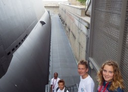 Maëva, Louis, Loïc et Lionel vont visiter le sous-marin « Le Redoutable »