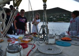 Apéro dînatoire sur le pont.