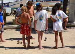 Pétanque sous le soleil