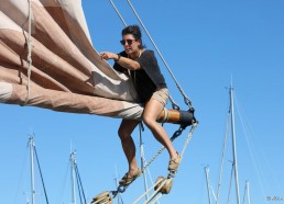 Dernier pliage de la voile d’artimon par Meli